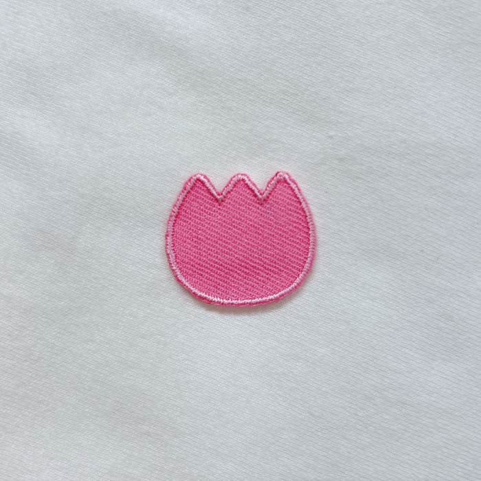 商品情報素材/材質ツイル生地(ピンク)サイズ高さ25mm×幅28mm接着タイプアイロン接着注意※こちらの商品は1個単品販売となります。※モニター発色の具合により色合いが異なる場合がございます。※アイロンを使用するため、火傷には十分ご注意ください。※ナイロンやビニールなど高熱に弱い繊維、伸縮性が大きい繊維、本革製品防水加工などの特殊加工が施されている繊維、などの繊維使用へのアイロン接着はお避け下さい。※オーダー商品の場合、ご購入確定後のキャンセル・返品ができません。※お客様都合での再発送希望の場合、別途送料200円をいただきます。チューリップ 【1000円以上購入で送料無】 ワッペン シルエット アイロン 小さめ 花 可愛い かわいい 刺繍 アップリケ アイロン ハンドメイド 入園 入学 幼稚園 保育園 アイロン圧着 入園・入学準備の道具の目印として！小さめで可愛いチューリップワッペンが登場♪シンプルだからどこにでも使いやすい！！ シンプルで可愛いチューリップワッペンお名前ワッペンと一緒に使いやすい！ 2