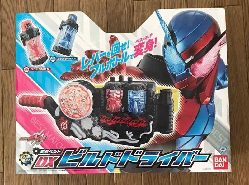 仮面ライダービルド 変身ベルト DXビルドドライバー(C)2017 石森プロ・テレビ朝日・ADK・東映<b>対象年齢 :</b>3才以上<b>電池種別 :単4乾電池3本使用 電池は別売りのため別途ご購入く...