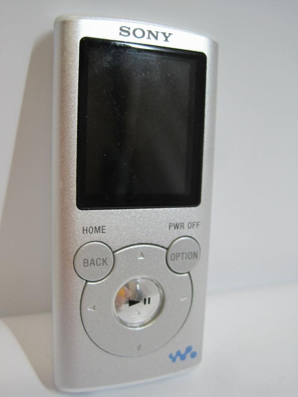 【中古】SONY ウォークマン Eシリーズ &lt;メモリータイプ&gt; 4GB NW-E053