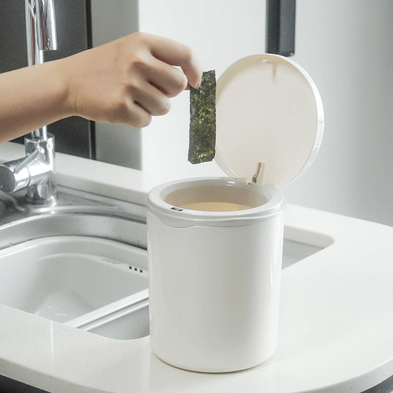 ゴミ箱 デスク収納用品 寝室 寮 小型 化粧品収納ケース 車載 ふた付き 携帯便利 プラスチック製 円筒形 四角形 家庭用(x2)