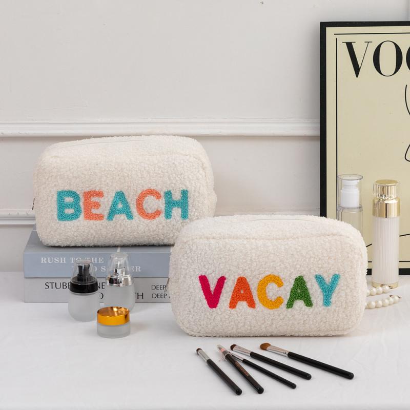 化粧ポーチ かわいい レディース ぬいぐるみ 刺繍 トラベルポーチ ポリエステル 軽量 撥水性 26×14×7cm..