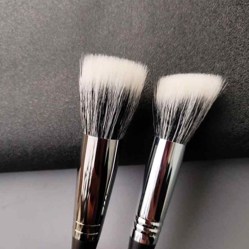 チークブラシ 细光峰羊毛 メイクブラシ 熊野筆風 斜め 平筆 フェイスブラシ ハイライトブラシ