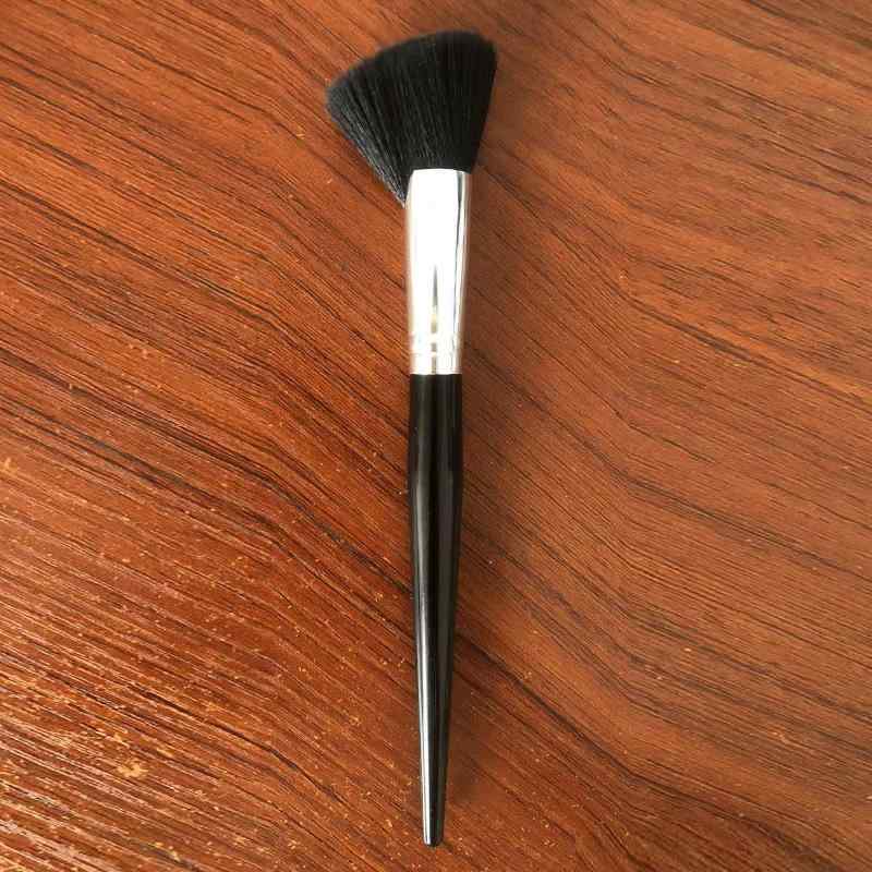 メイクブラシ 人工毛 シェーディングブラシ フェイスブラシ チークブラシ 斜めカット 大号