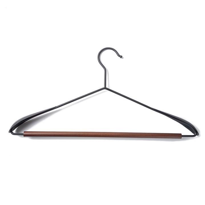 ハンガー 木製 アイアン 鉄製 滑り止め 型崩れ防止 丈夫 おしゃれ コート スーツ ジャケット 用 幅広 肩 厚め ナチュラル 新中式
