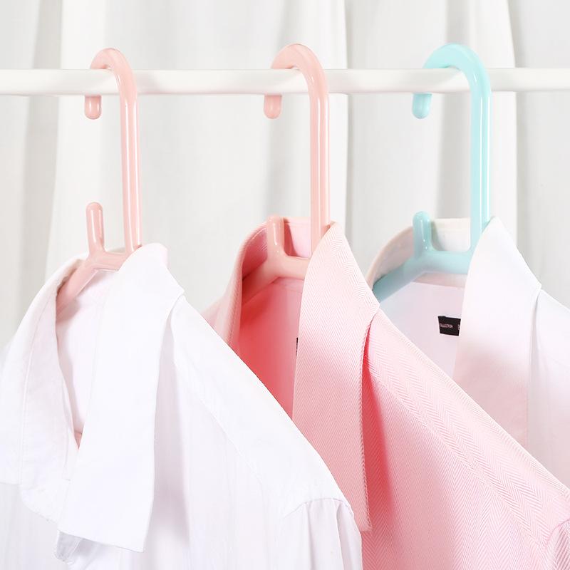 ハンガー すべり止め加工 衣類ハンガー プラスチック 厚め 丈夫 型崩れ防止 シャツ コート 家庭用 部屋干し 洗濯 収納(x5)
