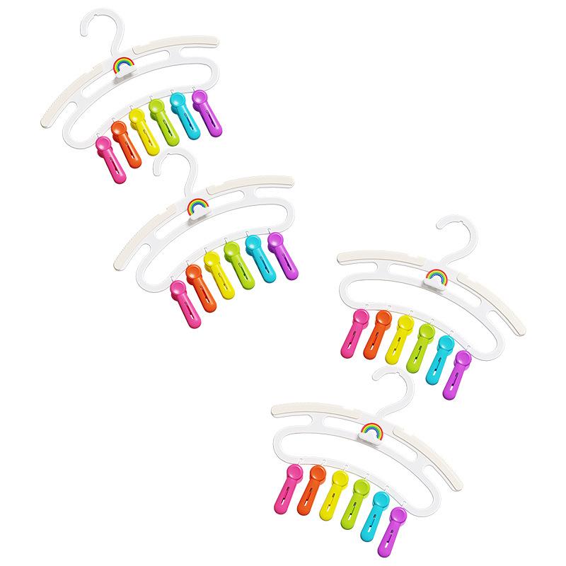 子供用ハンガー ベビー 多機能伸縮式 洗濯物干し 虹色 4個セット 靴下 クリップ付き プラスチック製