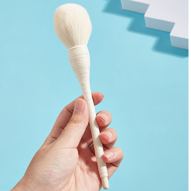 ブラシ レディース 散粉ブラシ チークブラシ フェイスブラシ 化粧ブラシ 羊毛 木柄 白 黒 三色