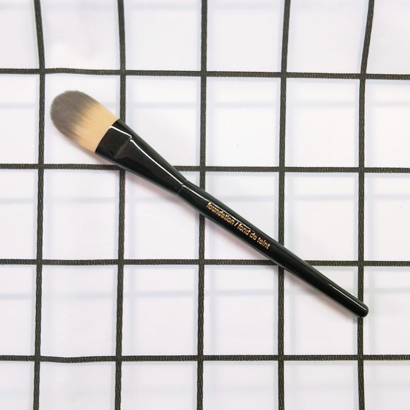 ファンデーションブラシ BBクリーム リキッドファンデーション 化粧ブラシ メイクブラシ 人工繊維 木柄 ホワイト(x5)