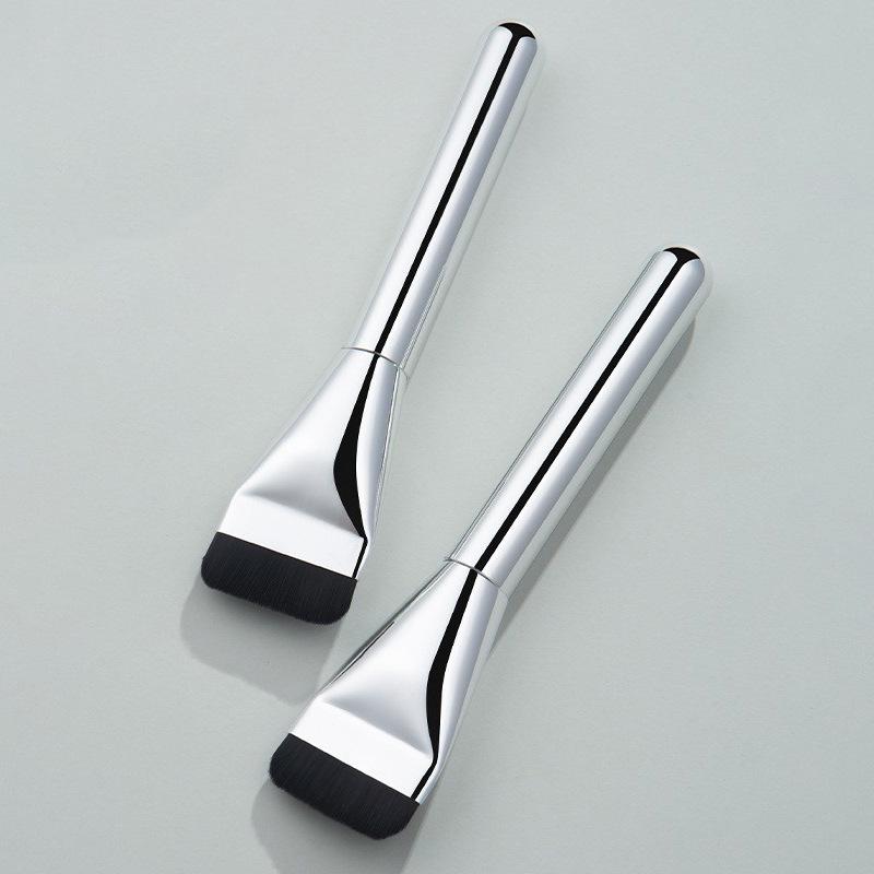 メイクブラシ レディース ファンデーションブラシ 薄型 携帯用 無痕 パウダーブラシ 化粧ブラシ フェイ..