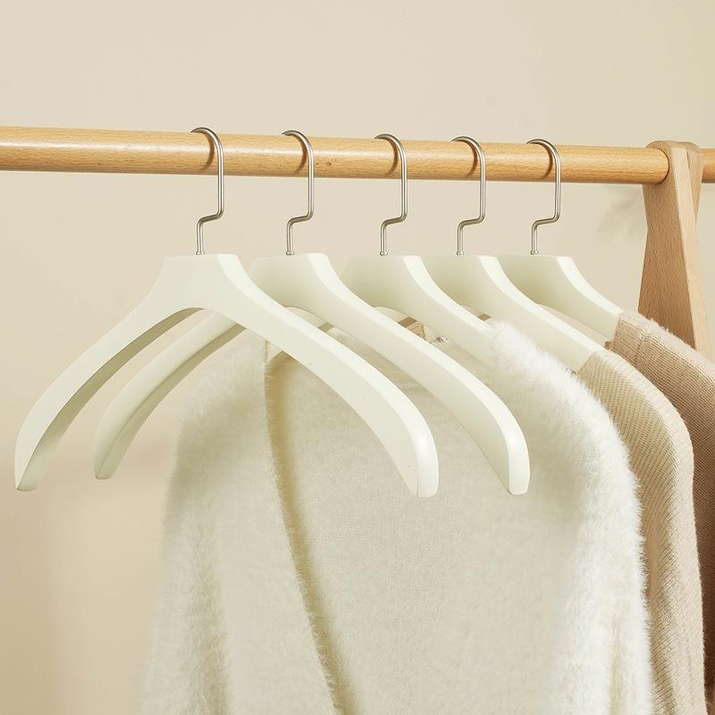ハンガー 男性用 女性用 木製 型崩れ防止 滑り止め スーツ コート ジャケット 衣類収納 幅広 肩パッド付き ナチュラル レトロ