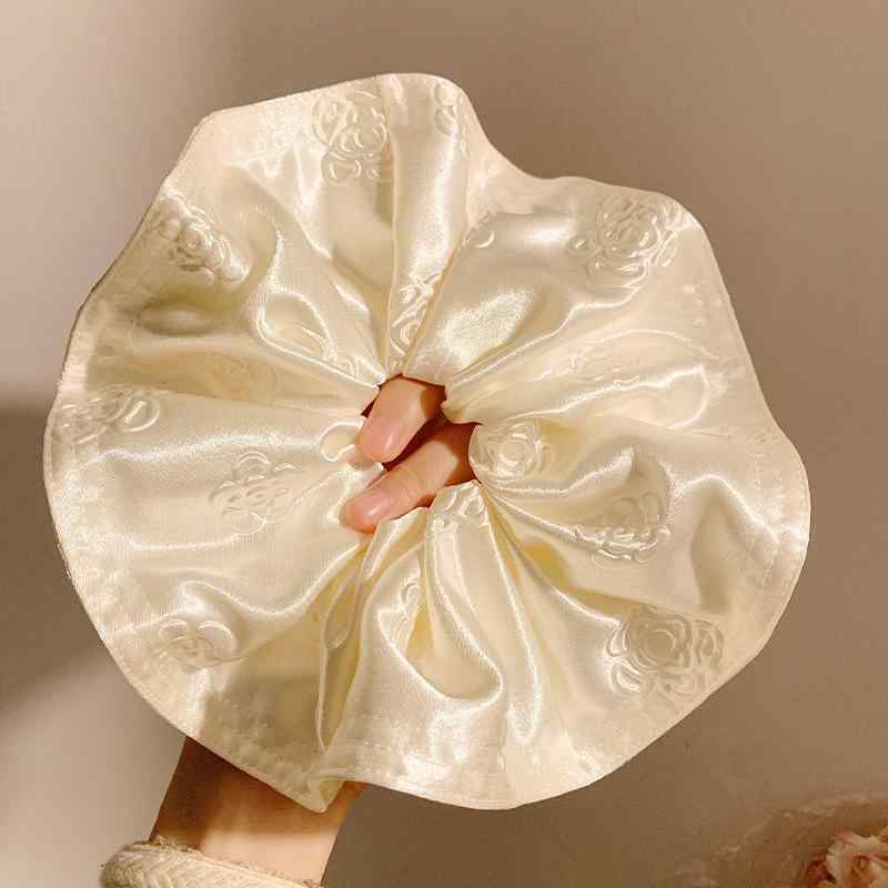 ヘアゴム シュシュ サテン 山茶花 パール風 大ぶり 韓国 ヘアアクセサリー ヘアアレンジ まとめ髪 髪飾り エレガント(x2)