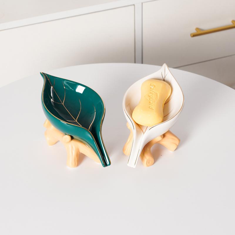 石鹸ケース レディース メンズ 北欧風 陶器 水切り リーフ 葉っぱ 石けん置き せっけんケース 浴室 洗面所 バスルーム おしゃれ かわいい グリーン ホワイ...