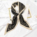 斜めの 小さい の スカーフは 春秋 飾っています