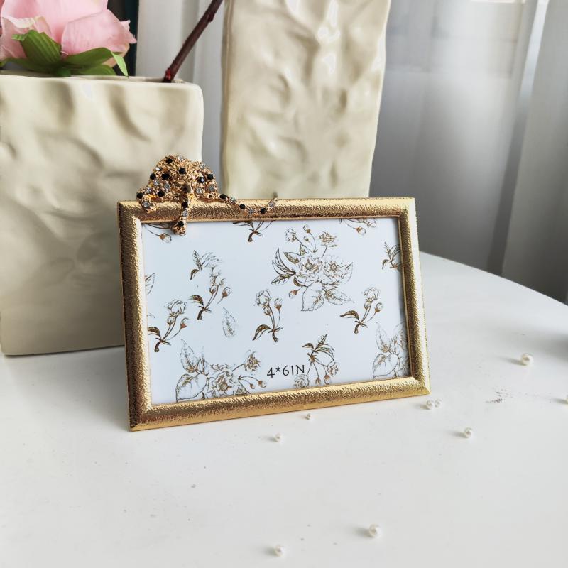 フォトフレーム 金属製 ヒョウ柄 ラインストーン 横置き 写真立て 亜鉛合金 モダン シンプル リビング ..