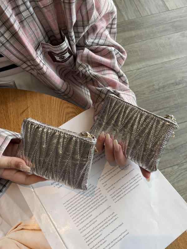 財布 レディース 革 コインケース カードケース ミニ財布 レザー ラウンドファスナー 手提げ 鞄 シルバー ステッチ レトロ 普段使い