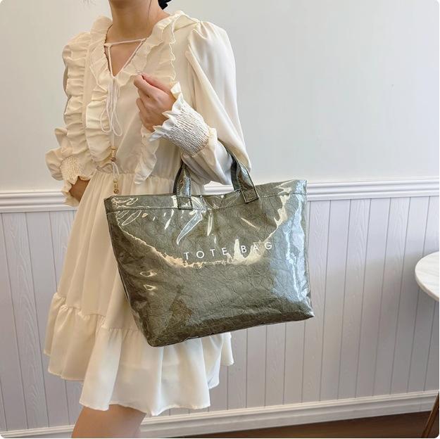 トートバッグ レディース 大容量 透明 PVC ハンドバッグ 通勤 普段使い デューポン紙 ゼリーバッグ ピンク シルバー カーキ ブラック オレンジ コーヒー...