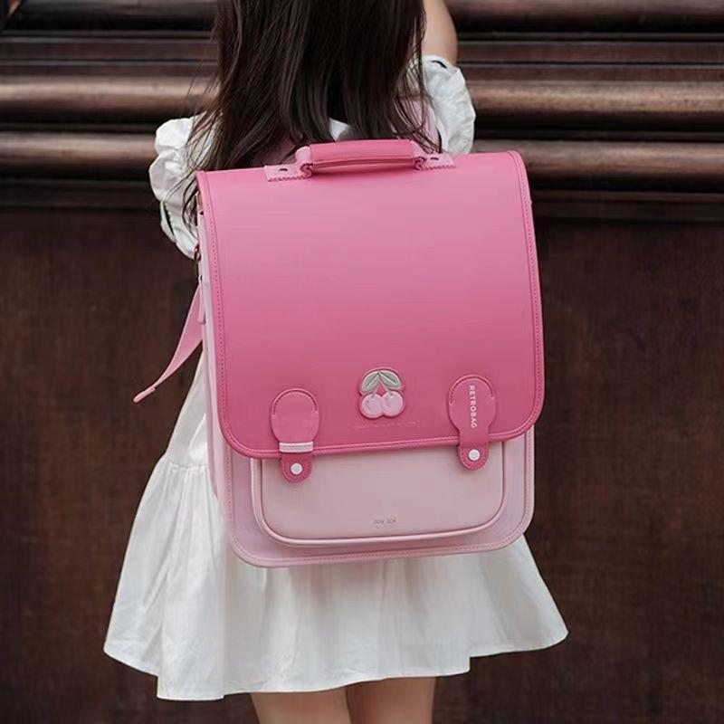 リュックサック 小学校 子供 キッズ 女の子 男の子 低学年 1年生 2年生 大容量 PVC 通学 遠足 かわいい..