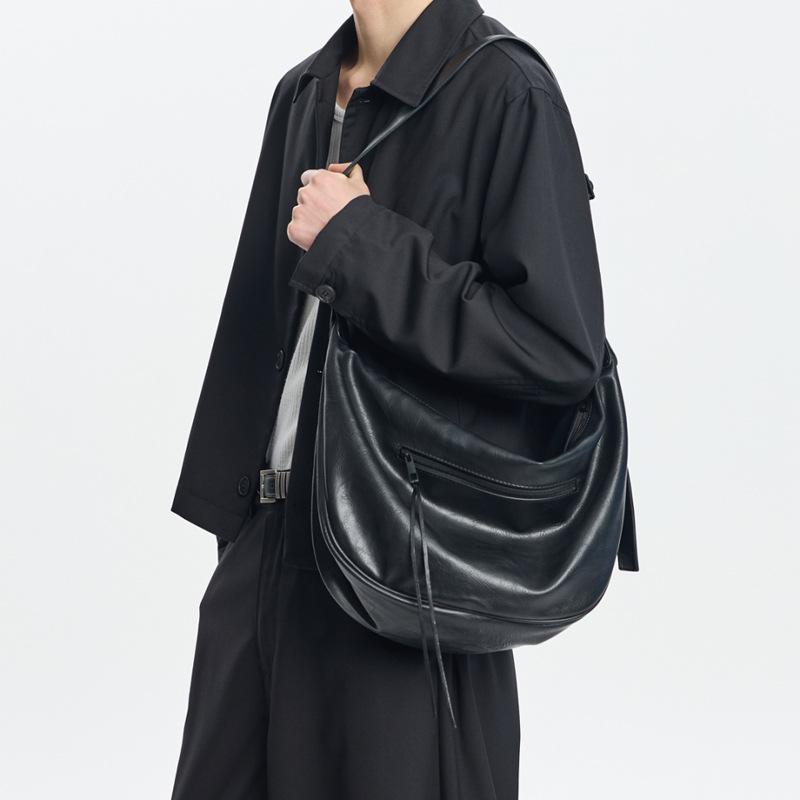 メンズ ショルダーバッグ 大容量 防水 PUレザー オートバイ 自転車 鞄 ストリート カジュアル 黒 ブラ..