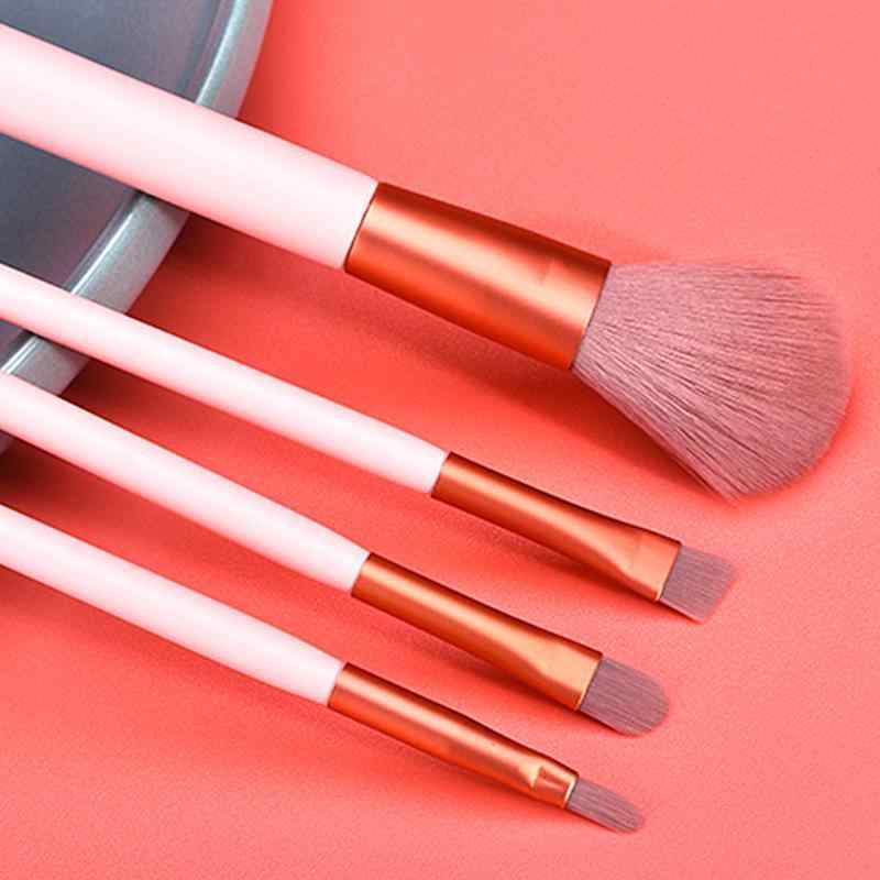 メイクブラシ 4本セット レディース 女性 初心者 メイクアップブラシ 携帯用 収納ケース付き ピンク系(..