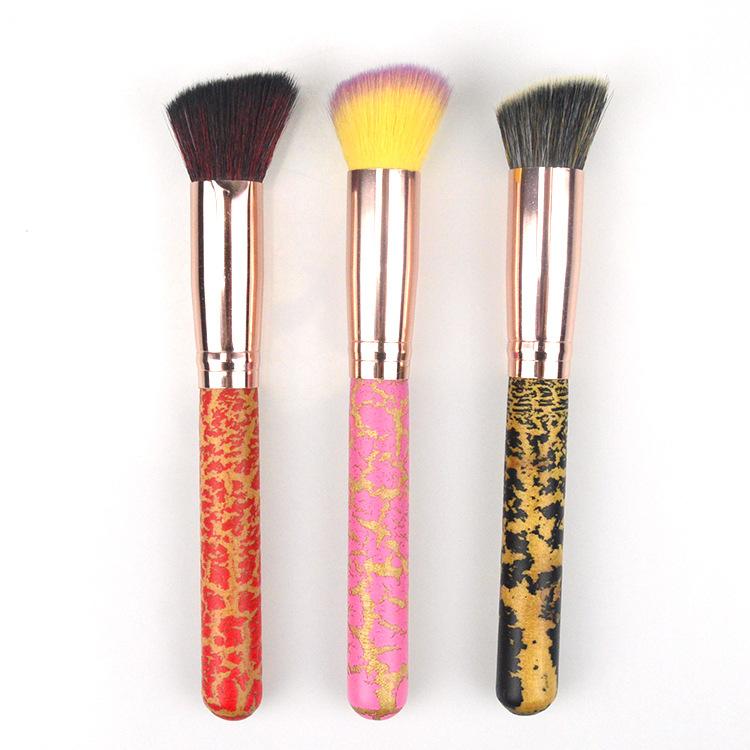 ファンデーションブラシ BBクリームブラシ 化粧ブラシ 木柄 波状ナイロン毛 ピンク系 レッド ブラック 大号 メイクアップブラシ