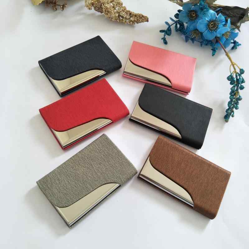 名刺入れ レディース メンズ 幾何学模様 型押し PUレザー 20枚収納 ビジネス ギフト 赤 青 黒 ピンク 茶色 グレー ゴールド