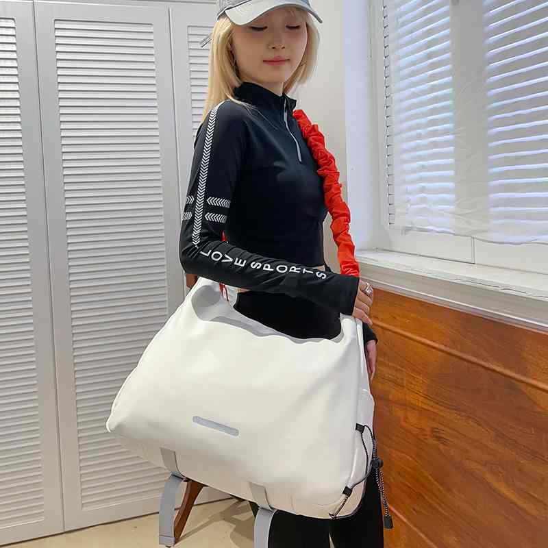 ヨガバッグ レディース 乾湿分離 ヨガマット収納 スポーツバッグ 旅行 鞄 軽量 大容量 耐摩耗性 通気性..