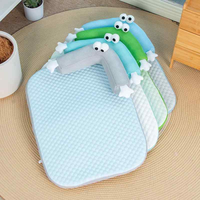 ペット用クールマット 猫/犬用 接触冷感 高密度海綿 PP綿 通年可 大眼怪獣 かわいい 涼感 快適 涼しい 取り外し/洗濯可能 小型/中型/大型犬(x2)