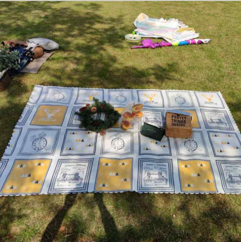 ピクニックマット レディース メンズ 郊外 遠足 レジャーシート クッション 厚手 防水 折りたたみ 140 ..