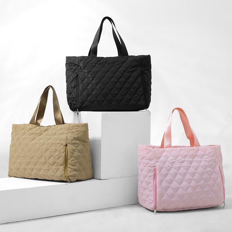 綿服 バッグ レディース 軽量 キルティング 大容量 旅行 ヨガマット収納 乾湿分離 ブラック カーキ ピ..