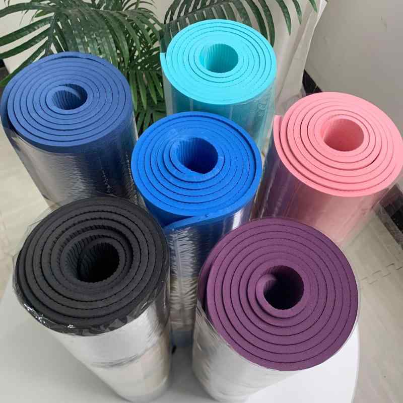 ヨガマット レディース 厚手 滑り止め トレーニングマット エクササイズマット クッション性 衝撃吸収 ..