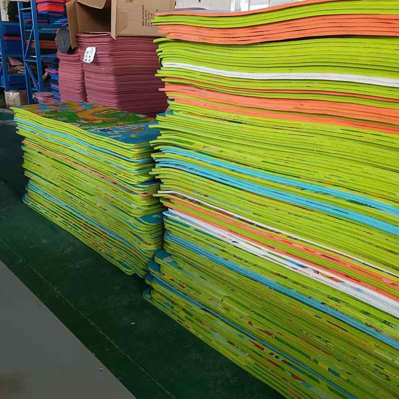 ヨガマット レディース 厚手 幅広 柄 トレーニングマット エクササイズマット NBR素材 滑り止め クッシ..