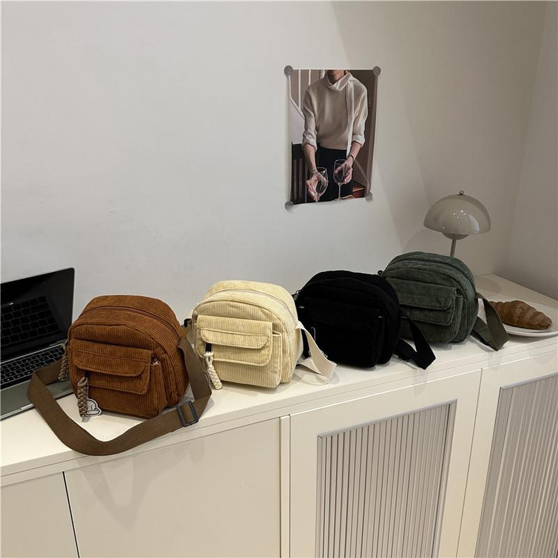 ショルダーバッグ レディース コーデュロイ レトロ 風 ミニバッグ 軽量 スマホポーチ 斜めがけ かわいい カジュアル 旅行 ブラック カーキ ブラウン グリーン
