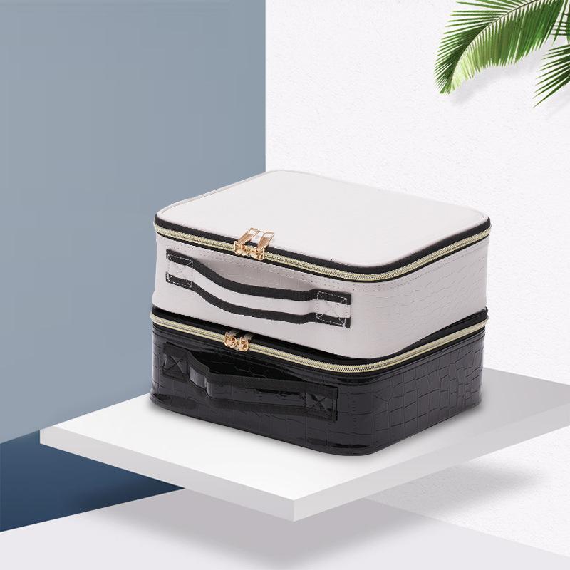 化粧ポーチ レディース 大容量 PUレザー 鰐 模様 メイクボックス ネイル道具 収納 ハンドバッグ 旅行用 コスメボックス 黒 白