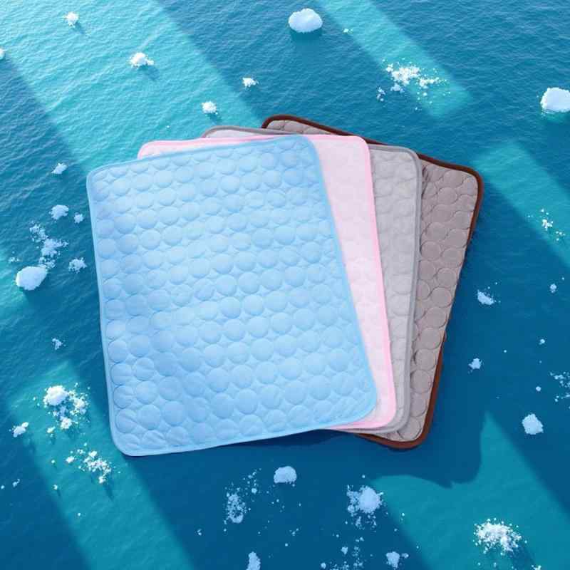 ペット用 接触冷感マット 犬 猫 ベッド クールマット 涼感 冷感マット 夏用 暑さ対策 冷却マット ひんやりマット ペットハウス 犬小屋 ペットベッド 天藍色 灰色 粉色 棕色