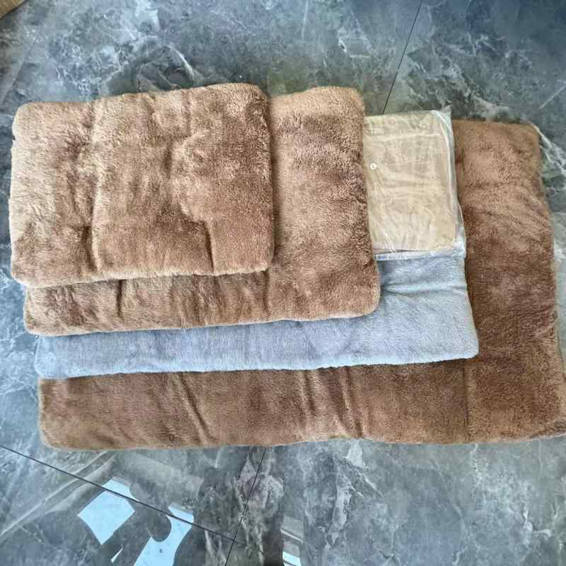 犬用ベッド ペット用加熱マット 厚手 S M L XL シルバーグレー カーキ色 自熱パッド あったか 暖か 保温 防寒 アルミ箔 複合層 柔らかい ソフト 滑り止め2