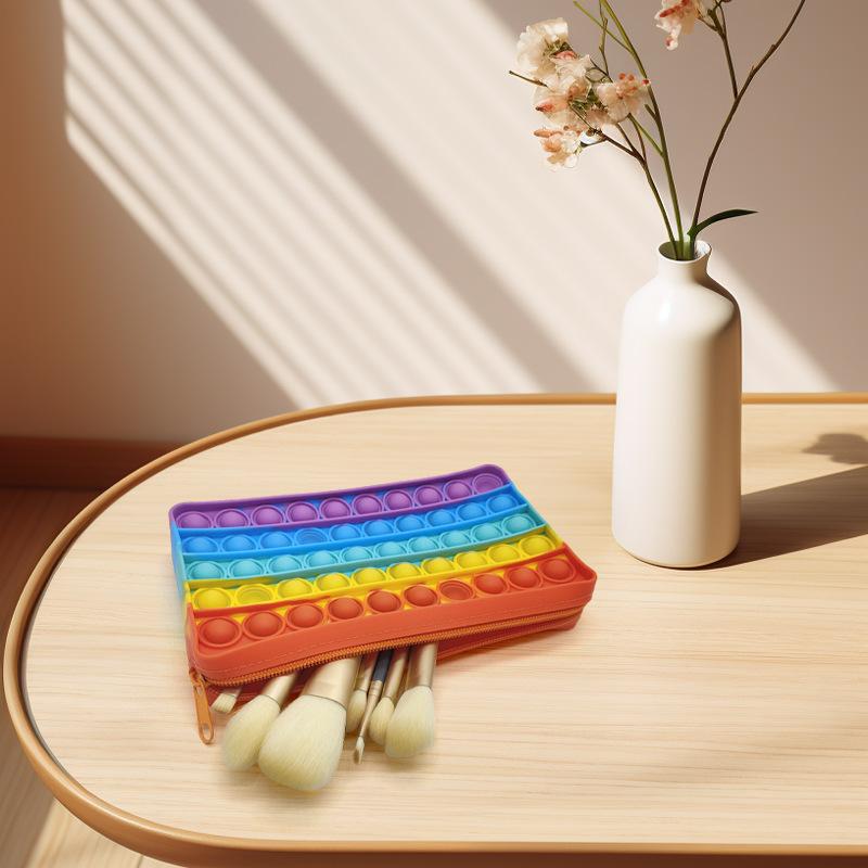 メイクアップバッグ レディース シリコン製 化粧ポーチ 大容量 防水 コスメポーチ 化粧ブラシ 口紅 収..