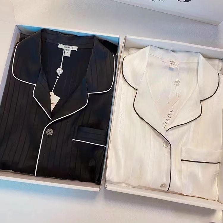 パジャマ レディース メンズ 春夏 秋冬 長袖 薄手 接触冷感 ポリエステル 上下セット 夫婦 恋人 ペアルック 寝間着 部屋着 リラックス ルームウェア ブラック ホワイト・カテゴリ: 睡衣・素材: ポリエステル・厚さ: 薄手・ネックライン: 襟付き・袖丈: 長袖・パンツ丈: 長ズボン・機能: リラックス, 通気性, 睡眠, 涼感, 快適・対象シーズン: 夏, 冬, 春, 秋・適用場所: 屋外, 家庭, ホテル, 結婚式場・カラー: ブラック.ホワイト・サイズ: M, L, XL, XXL, 3XL・スタイル: 豪華感・主な素材の含有量: 90-95%