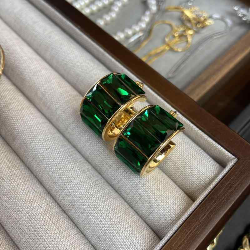 ピアス レディース イヤリング 中古 vintage 黄銅製 レトロ エメラルド風 宮廷風 手作り ジルコニア 電気メッキ加工 個性派 大ぶり アフリカ 南米 東南アジア 北米 アジア 中東