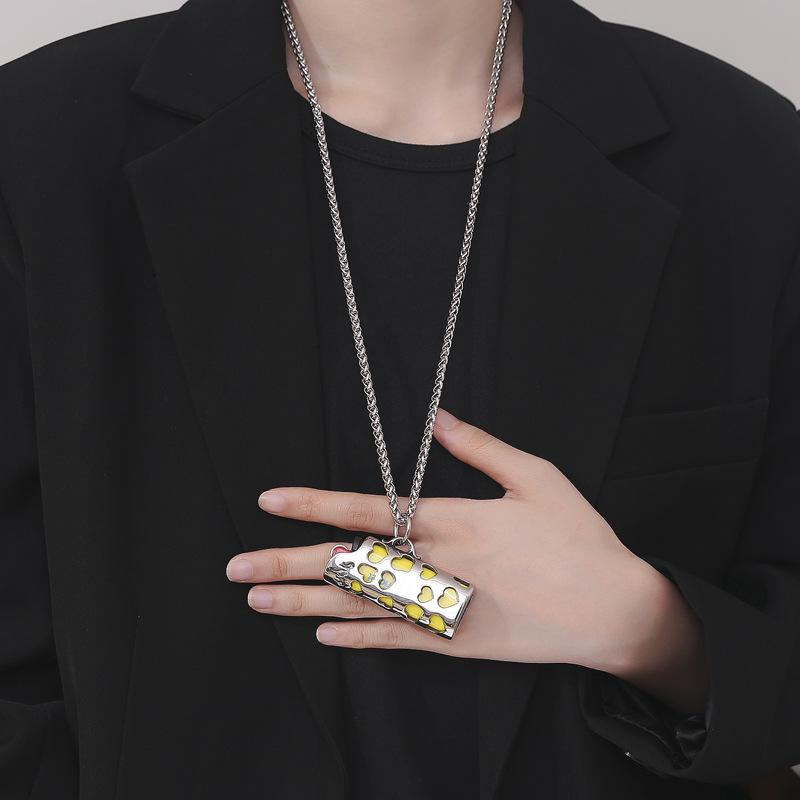 ライター メンズ 高級感 幾何学模様 レトロ ペンダント ネックレス チタン鋼 ハート 透かし彫り ラッキ..