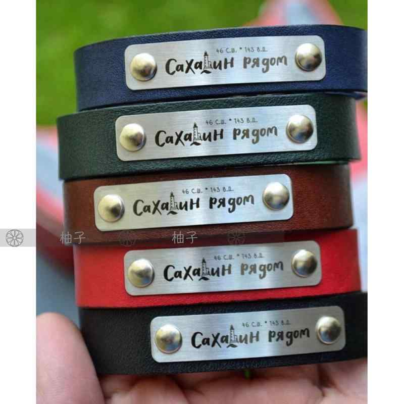 ブレスレット 男女兼用 ステンレス 真牛革 バングル 幾何学模様 刻印可能 ブラック グリーン ブルー カ..