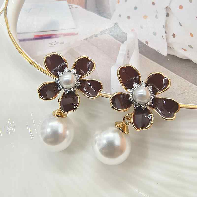 ピアス レディース 立体 花柄 フラワー パール s925シルバー 電気メッキ加工 個性的 イヤリング 豪華感 チタンポスト アレルギー対応