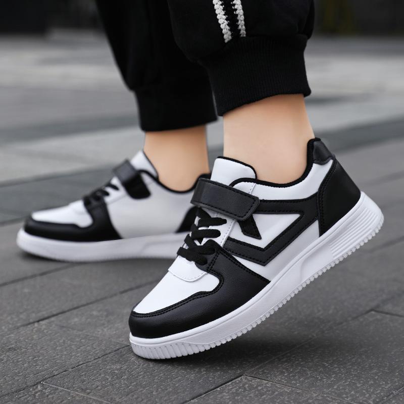 スニーカー キッズ 子供用 防水 レザー スクール シューズ 男の子 女の子 ローカット 運動靴 通学 普段使い 黒 白