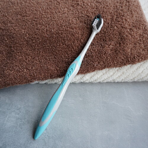 DENTALPRO（デンタルプロ）ブラック　ホワイトニング　ハブラシ　コンパクト　ふつう（アソートカラー）