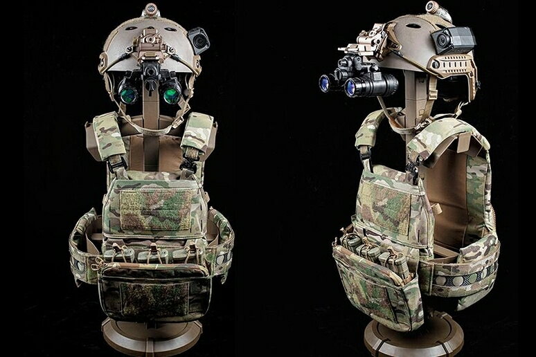 玩基貿易のWOSPORT 12段階 装備一式 ディスプレイ スタンド BK｜アングル3