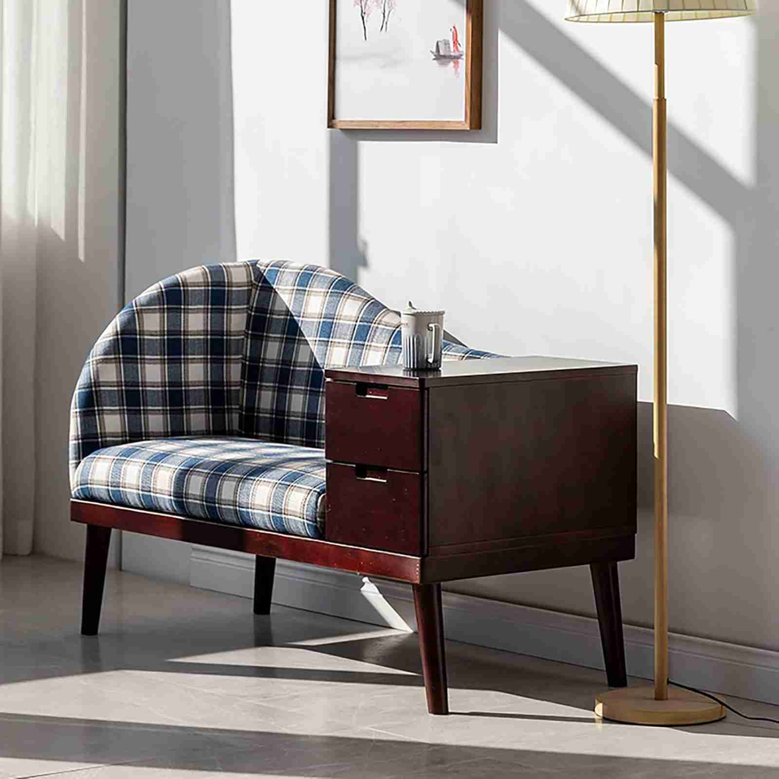 　　　 -------商品詳細------- 【天然綿麻生地】：ソファーベッド 天然の綿と麻の生地で作られており、吸汗性、通気性、肌に優しく、静電気防止などの利点があり、健康と快適さを求める現代人のニーズを満たしています。 【快適な座り姿勢と背中のサポート】：ソファーベッド シートバッグと背もたれは、快適な座り姿勢と背中のサポートを提供するように合理的に設計されています。 折り畳み式ソファベッド シートクッションは高密度スポンジで作られており、弾力性が高く、快適な座り心地で、長期間使用しても弾力性が失われません。 【強力な耐荷重性】：この折りたたみソファベッドは強力な耐荷重性も備えており、ステンレス製の脚は最大400kgの重量に安定して耐えることができます。 【ステンレス鋼素材】：製品の安定性と耐久性を確保するために、ステンレス鋼素材を慎重に選択しました。 三脚の適度な高さは、より良い座りサポートと快適さを提供します。 【幅広い用途】：自分の家に住んでいるか、賃貸住宅、または小さなお店に住んでいるかにかかわらず、ソファを購入してそこに置くと、暖かい雰囲気を加えることができ、さまざまなシナリオに適しています。説明 製品パラメータ商品名：シンプルソファ製品の色: ログ + オフホワイト/ブラウン + ブルー製品の材質：無垢材+布製品サイズ: 120*54*80 センチメートル (長さ*幅*高さ)該当するシナリオ: 自宅/ホテル/B&B/アパート/実店舗使用：ホーム：靴交換スツール、ベッドエンドスツール、リビングルーム、寝室、書斎バルコニーレジャースツールホテル：フロントデスクに設置して、レセプションのレジャーチェアとして使用できますB&B：靴交換スツール、ベッドエンドスツール、客室のレジャースツールとして使用アパート：リモコン、書籍、警告書の保管と展示、緑の植物の植え付け多機能で客室に広いスペースを与え、大小のアパートメントに適しています実店舗：お客様休憩椅子、よく使う工具の収納、商品紹介などパッケージリスト:待合室 ベンチ x1【知らせ】：1.手動測定のため、1?3cmの誤差があります実際の製品が優先されます2.ご不明な点がございましたら、いつでもご連絡ください24時間以内に満足のいくサービスを提供いたします3.モニターの違いにより、若干の色の違いはご了承ください私の店を訪れていただきありがとうございます クリックして私のストアに入ってください 参考になる商品も多数ございます