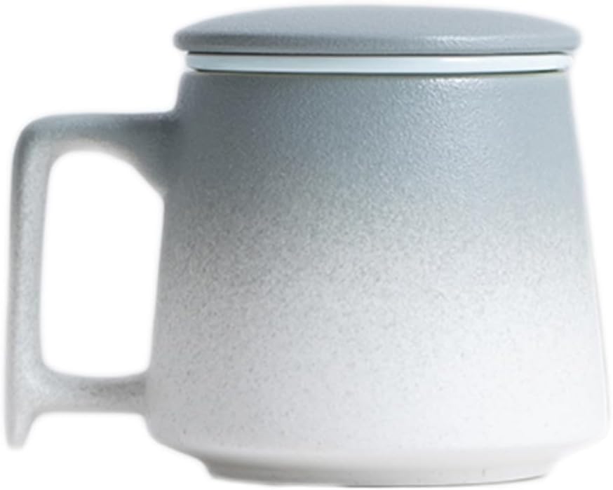 　　　 -------商品詳細------- 【製品仕様】（蓋付き、茶漉し付き）450ml*1=1個 450ml*2=同スタイル 2個 450ml*4=同スタイル 4個 450ml*6=同スタイル 6個 素材・材料:陶器。 【安定感底面】安定感底面が広く安定しているため、オフィスシーンやデスクワーク時にもこぼれにくくおすすめです。ぽってりとした厚手の生地は、保温力もあり飲み口。 【握りやすく使いやすいフォルム】取っ手の幅が広く握りやすいので支えやすく使いやすい形です。また、食洗機・電子レンジ 使用可能です。家族みんなに優しいカタチに設計されています。 【大容量】450ccと大きめだから、何度も継ぎ足さなくても、いっぱい飲める。コーヒーやお茶、スープにもなんでもこれで飲みたくなる。モーニングコーヒー、ランチのスープカップ、食事中のお茶、寝る前のハーブティーなど、一日中使えます。 【こんな方におすすめです】 男性 女性 メンズ レディース ママ パパ お母さん お父さん 母 父 祖父母 コーヒー好き。老若男女問わずご使用できるデザインでご家族全員お揃いにするのも良いですね。説明 【この商品について】 450ml*1=1個 450ml*2=同スタイル 2個 450ml*4=同スタイル 4個 450ml*6=同スタイル 6個 素材・材質:陶器 電子レンジ、食洗器使用可能 一見シンプルだけど、使えば使うほど愛着が沸いて、お気に入りの一品になるはずです。 ●カラーバリエーション 同色でペアのマグカップとしても、別の色で組み合わせを楽しむのもOK。多彩なラインナップを揃えたマグカップです。 ●フォルム 定番、大人気のマグカップ。 ●持ちやすい取っ手 取っ手の幅が広く握りやすいので支えやすく使いやすい形です。 ●安定感 底面が広く安定しているため、オフィスシーンやデスクワーク時にもおすすめです。 ●口元の肉厚 肉厚に作られているため、保温性に優れています。 朝食、昼食、夕食などどんなシチュエーションでも使いやすい。 ●朝のシーンに合わせて。 ゆったりとした朝の時間に、お気に入りマグカップを。 ●午後のティータイムに。 一息つきたい午後のティータイムにぴったり。 ●毎日のコーヒーライフに。 思わず手にとってみたくなるフォルムのマグカップ。 【ご注意】 ●手作りの為、サイズ、色、形、重さ、容量、釉薬のかかり具合に若干の誤差が御座います。 ●使う前はぬるま湯でうすめた食品中性洗剤を使用してきれいに洗ってくださ い。アルカリ性洗剤を使用しないでください。 ●ご使用後は中をよく洗ってから、乾燥してください。