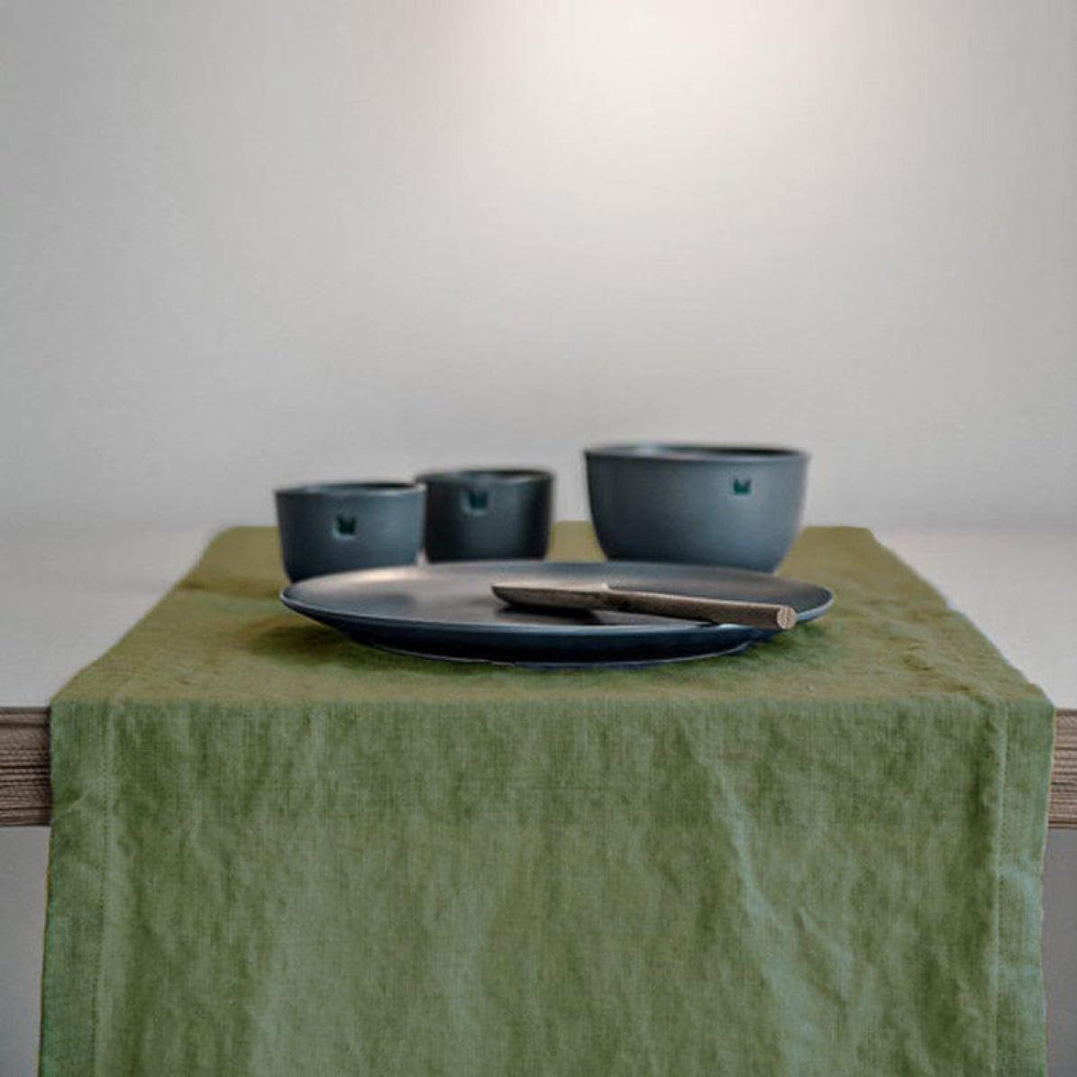 シックな風合いが魅力のリネンテーブルランナー リネン素材ならではの高い吸水性や速乾性 カラー3 おしゃれなテーブルコーディネートを楽しめます 30*200cm リネン テーブルランナー 30*1