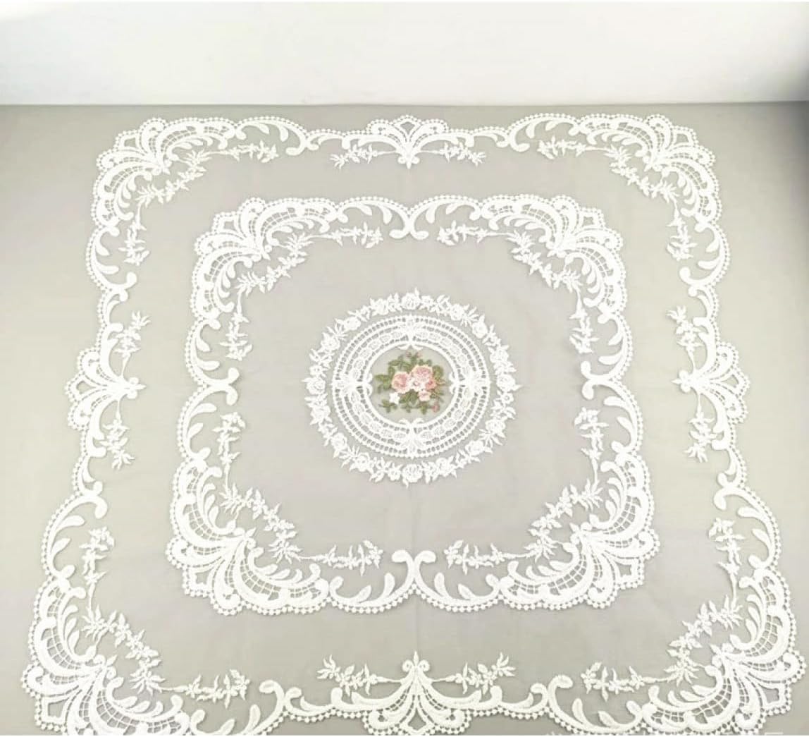 　　　 ◆◇◆売れている秘密◆◇◆ 2点セット サイズ：30*30 cmなど 上品な刺繍と厚手のレースボーダーが施された，ちょっとしたスペースに置くことで、おしゃれでアンティークな雰囲気へ。 いつものダイニングを華やかに彩り、料理や器を引き立ててくれます。吸水性と通気性が優れるポリエステル生地を採用し、爽やかな手触りがり、通年お使いいただけます。 自然をモチーフした上品な花柄、ナチュラルなインテリア コーディネート。カラーは優しいおしゃれな色合いで、どんなテーブルとも相性バッグンで、違和感なく使えます。 テーブルランナーはお気に入りの卓上の宝物のための美しい環境は、よく家、ホテル、レストラン、結婚式、パーティー、壮大な敷地、庭園を飾ります。 汚れ防止、ほこりが楽器やダイニングテーブルにたまるのを防ぎのヨーロピアンスタイルファブリックレーステーブルクロス。洗濯可、収縮なし、色落ちしない、シワになりにくいおしゃれテーブルクロス。 　　　◆◇◆注意事項◆◇◆ご覧のモニターの環境、撮影環境により実物と色味が異なって見える場合がございます。湿った状態で他のものと擦り合わせると色が移る恐れがあります。濃色品の洗濯時は、白色、淡色と分けて洗ってください。説明 サイズ：30*30 cmなど お洒落な見た目だけでなく、お手入れも簡単な優れモノですシンプルなデザインながらも上品な光沢とラメが華やかな雰囲気を演出し、普段使いはもちろん、ホームパーティなど来客時のテーブルコーディネートにもぴったり敷くだけで食卓をエレガントに格上げしてくれるスマートなテーブルウェアです。 クラシックのテーブルランナーをインテリアの一つとして、華やかで明るいお部屋を彩ります。色が豊かな花模様、落ち着いたベースのコントラストの優しい色合い、派手になり過ぎず、上品でナチュラルな印象。エレガントな花柄、和室と洋室をいとわず、お食事、食卓、ティーテーブル、部屋の色合いに見事に調和します。家にエレガンな雰囲気を与えます。 食器やコップがすべりにくく、音も静かです。気分転換してお部屋をもっと楽しく快適にします。部屋のいい雰囲気は、仕事と勉強が終わった後の心身の疲れをいやし、活力を取り戻すことができます。 商品写真はできる限り実物の色に近づけるよう加工しておりますが、お客様のお使いのモニター設定、お部屋の照明等により実際の商品と色味が異なる場合がございます。受け取った製品に何か問題があったら、いつでも連絡してください、はあなたの問題を解決するために最善を尽くします。実際のものに近づけるようにしておりますが、ご了承下さい。