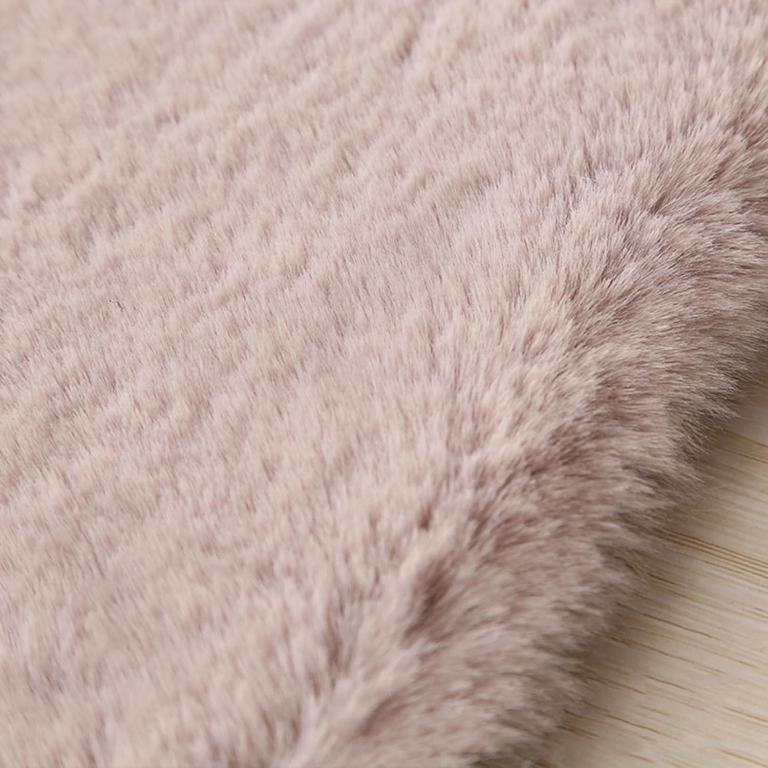 カーペット 極細繊維 プレイマット 厚手 ふわふわ 大判 センターマット おしゃれ 無地 低反発 めくれない ベッドサイドラグ 手触りよく 転倒防止 足元から快適 居間 民泊 室内用 屋内 四季通用