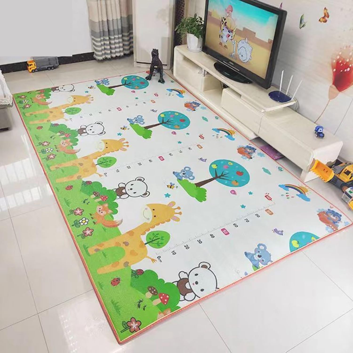 　　　 -------商品詳細------- 【高級感溢】極細繊維のポリエステルで作られたカーペットなので、さらっと滑らかな触り心地で、細かい模様まで魅せる、まるで高級絨毯のような華やかさで、色彩豊かに花柄が優雅に描かれているアンティークデザインです。 【虫よけ・省エネ効果、取り付け簡単】網戸の外側に設置して虫を二重防止し、夏でも風通しを快適に、省エネ効果も期待できます。木製・鉄製などドアの素材を選ばず、玄関、寝室、勝手口、ベランダなどに簡単に取り付けることができます。マジックテープでの取り付けにより女性でも簡単設置 【ノンスリップ加工】裏面に滑り止めプラスチックドロップが付いているので、子供やペットにも安心です。家族により自信を持ってゲームをプレイすることができます。しかも防音効果も発揮します。 【毛が短い】短い毛足なのでベタつき感が少なく、暑い時期も快適にお使いいただけます。更に、床暖房にも対応しているので、寒い季節も快適に過ごすことができます。ミもホコリ絡みにくく、日常は掃除機をかけていただくだけでOK。汚れた箇所もゴシゴシ拭いていただいても大丈夫です。ラグ おしゃれ モダン シンプル 幾何学模様 抽象模様 北欧 洋風 和風 洗える 滑りにくい 滑り止め 軽量 耐摩耗性 速乾 長方形 毛足短い 毛が短い 子供部屋 子供 キャンプ 廊下用 夏用 秋冬 【適用範囲が広い】ふわふわで、お部屋に明るくなる、陽気で、親切な感じをあげます。上で本を読んでゲームをして、楽しい時間を過ごします。玄関、書斎、洗面所、お風呂、床暖房、部屋、台所、会議室、キッチン、リビングルーム、スタディルーム、ホ ール、寝室、バスルーム、ダイニングルーム、廊下などで最適しています。※お客様ご注意　商品到着時の折りシワについては時間が経つと徐々になくなります。開封時の匂いが気になる場合は風通しのいい場所で陰干ししてください。説明 ■【様々なシーンにおすすめです！】 ?夏はエアコンによる冷え過ぎをカバーし、冬はホットカーペット・床暖房対応、梅雨時に問題なく使用しています。オールシーズンで使えます ?ベッドの辺、玄関、和室や客間、リビング、ダイニングなどの人が集まる空間や、寝室、書斎、プライベートルームといった落ち着きを演出する空間など、どのお部屋にもぴったりです。 ?いぐさラグはひんやりと冷たい涼感ラグとして使用することができます。そのため、夏用ラグとして使うことができます。夏ラグとして自然なお部屋づくりをすることもでき、 ?フローリングに敷くことで、洋室の中に和室を作ることもできます。和モダンな雰囲気も作ることができます。リビングや客室のような、和風テイストをお部屋に取り入れたい場合にオススメの商品です。 ■【メリット】 ?置きたい場所に合わせて大きさを調整することができ！ ?マットを1枚敷くだけで、日常の中の小さい傷や汚れから大切な床を守り！ ?清掃簡単・繰り返し使用でき；洗濯機で丸洗い、汚れたらサッと洗っていつでも清潔！ ?長い梅雨の日でも大雪の日の中でもフロア汚れを最小限に抑えます ?カーペット表面の凸凹が屋内に持ち込みたくないホコリ汚れや水などをしっかり捕らえ、吸収 ?吸音性が高い、様々なところに適しています ?滑り止めに優れ、安全に使えます ■【ご注意】 ?素材特有の匂いがある場合がございます。そのままに開けて、（2-5日）しばらく後自然に匂いがなくなります！ ?安心サービス：万が一商品が問題あるなら、すぐにご連絡ください, 必ず満足できるアフターサービスを提供いたします。